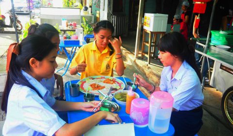 ร้าน ข้าว มัน ไก่ หนีห่าว