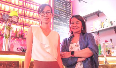 พี่รี พี่เอ๋ Happy Garden bar