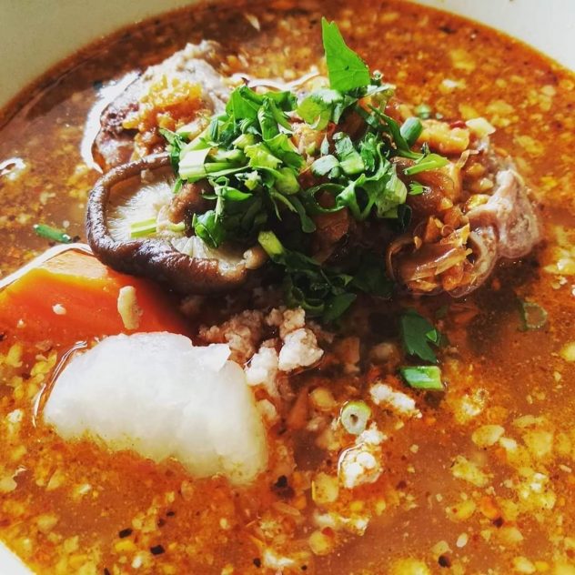 ก๋วยเตี๋ยวไก่ลุงเลื่อน ต้นตำรับ ห้วยขวาง