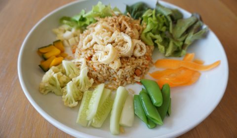 ข้าวดอกมะขามผัดน้ำพริก
