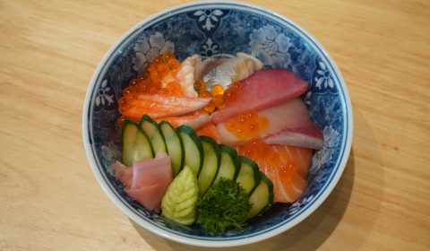 ข้าวหน้าอาหารทะเล Nori Sushi bar