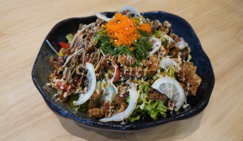 สลัดหนังปลาแซลมอน Nori Sushi bar .